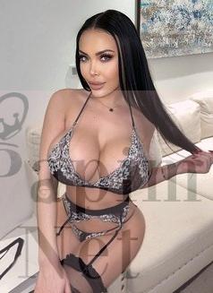 Çıtır Sultanbeyli escort bayan Burçin anal seks yaşıyor