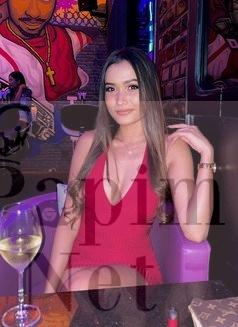 Beylikdüzü escort Işıl’la seksin romantiği