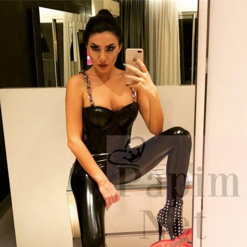 Kırbaç ve kelepçe fantezisi olan dominant Konya escort Yeliz