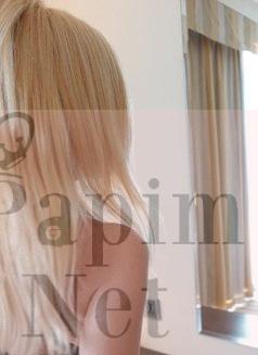 Oral seks için görüşen escort kadınlar